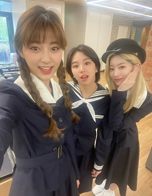 周子瑜 孙彩瑛 金多贤 晒照 学生校服装清纯甜美