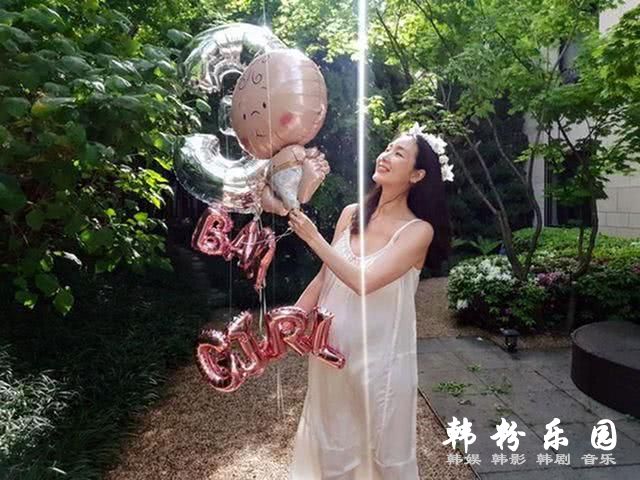 童年女神崔智友 公开孕肚照 胎儿性别被曝光