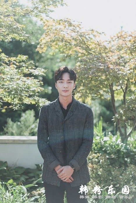 Roy Kim 於 6 月中入伍！ 自愿加入海军