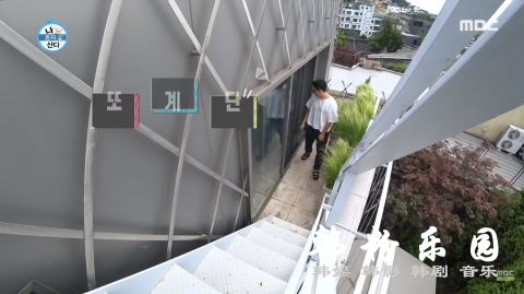 《我独自生活》首次公开刘亚仁 3层豪宅