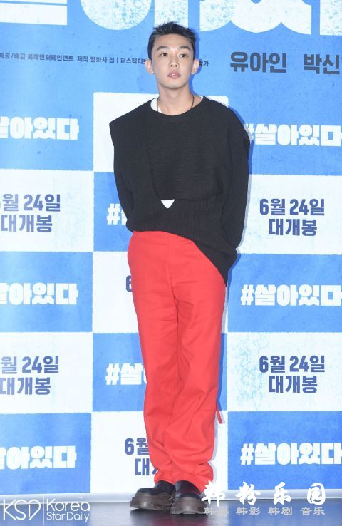 朴信惠 刘亚仁出席《ALIVE》在首尔举办媒体试映会