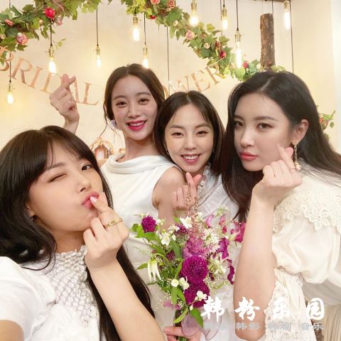 Wonder Girls4人同框激起回忆杀 婑斌晒惠林新娘派对照