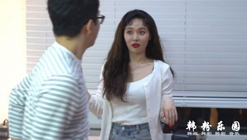 粉丝真的太好了 听到相机价格的泫雅 气到打粉丝