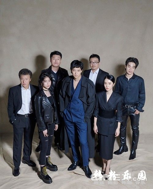 李贞贤 姜东元 等《半岛》演员携手拍写真杂志
