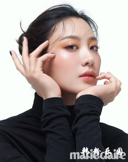 秀贤拍代言品牌最新宣传照 妆容精致女人味十足