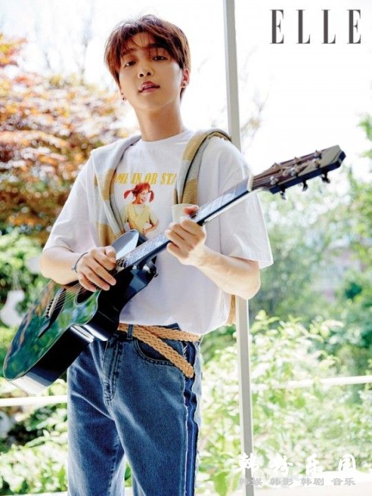 郑世云 怀抱吉他少年感十足 最新杂志写真曝光