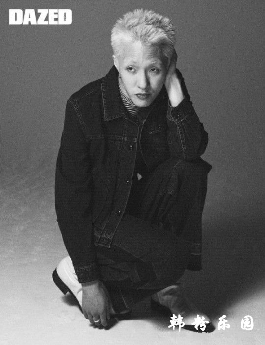 Zion.T 黑白系照片凸显独立气质 最新杂志写真曝光