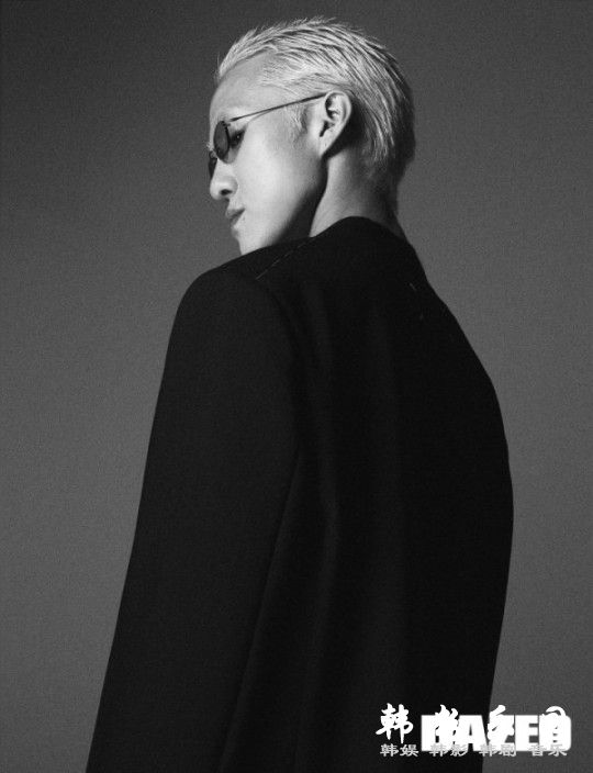 Zion.T 黑白系照片凸显独立气质 最新杂志写真曝光
