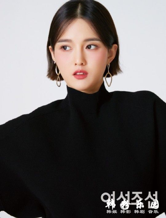 南宝拉  短发造型秀成熟知性美 最新杂志写真曝光
