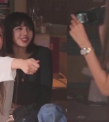 BLACKPINK Jisoo和Lisa探班 Somi新歌MV拍摄现场