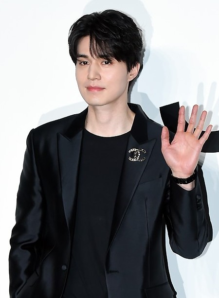 李栋旭合作任时完 出演OCN新剧《他人即地狱》