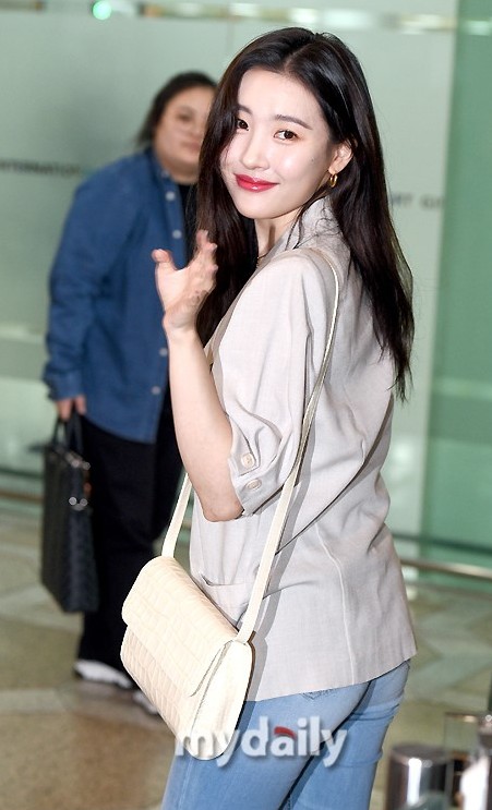 宣美 增肥后脸变圆润 飞往日本东京举行巡演