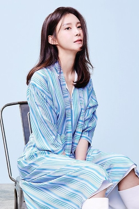 女演员 车艺莲 产后一年恢复如初 登时尚杂志封面