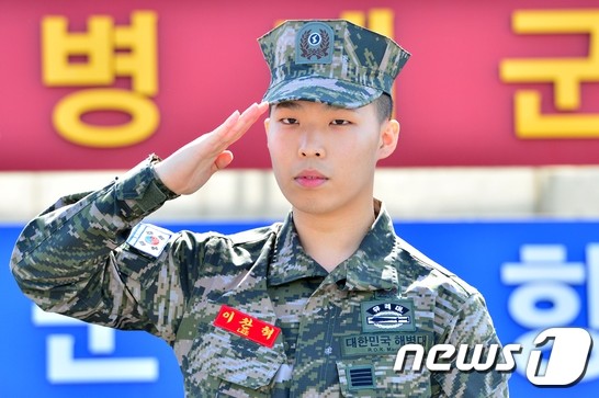 乐童音乐家李灿赫正式退伍 结束2年兵役