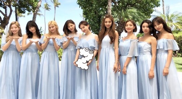 韩女团TWICE神秘现身粉丝婚礼 新娘表情成亮点