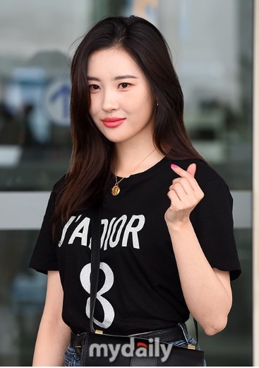 女星宣美飞赴上海出席活动 增肥后脸颊饱满
