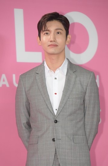 东方神起 成员 沈昌珉 为儿童捐款30万元