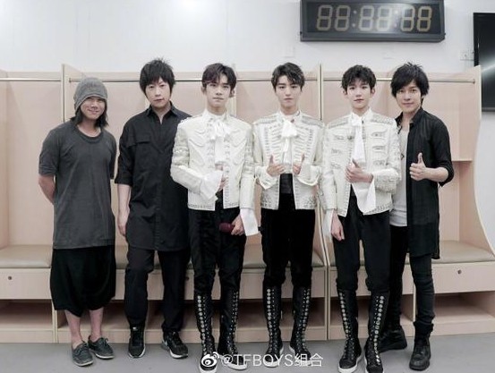五月天和SJ银赫助阵6周年演唱会 TFBOYS发文致谢