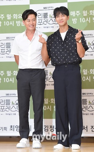 韩星 李昇基 李瑞镇 比心单手孤独少半边