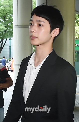 赖冠霖担心今后的影响 解约案采取非公开审理