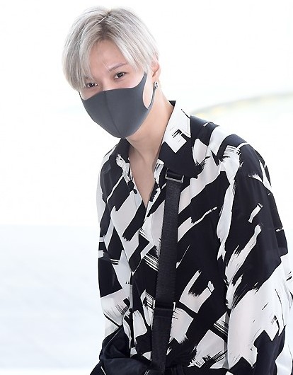 SHINee李泰民金发现机场 飞迪拜拍SuperM组合MV