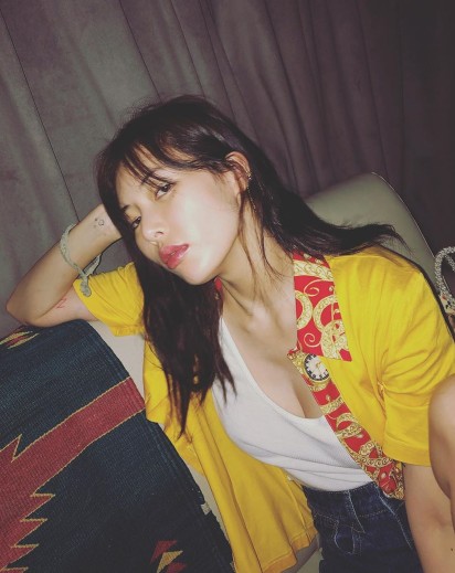 女星脱内衣送粉丝视频_内衣美女