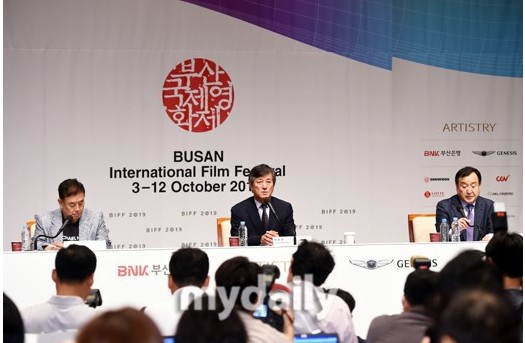 第24届釜山国际电影节 发布会在首尔光华门举行