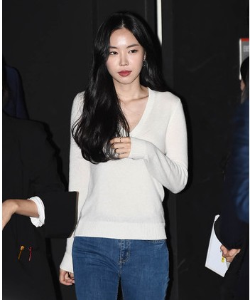 Apink娜恩 新照鼻子变了  清纯的脸蛋去哪了