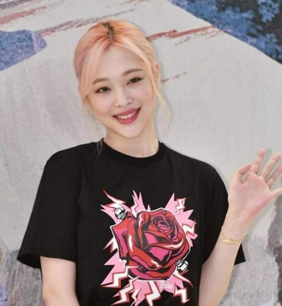 雪莉去世 所属 公司SM娱乐内部陷入巨大冲击