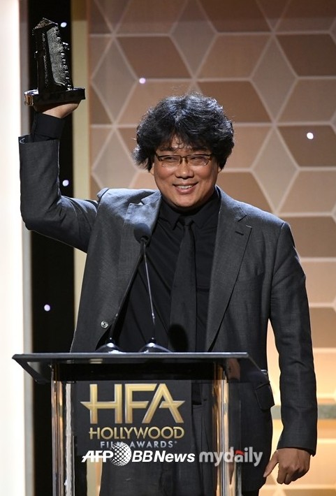 奉俊昊凭《寄生虫》获好莱坞电影的颁奖礼Filmmaker奖