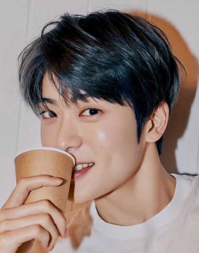 韩男团NCT成员郑在玹 最新杂志写真曝光