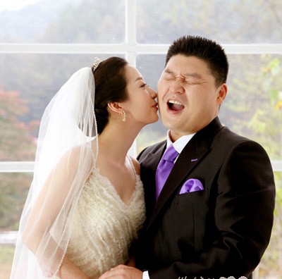 姜虎东 与 爱人 结婚照